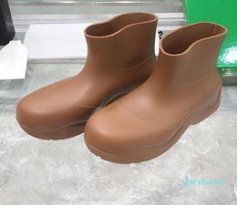 Designer Bottes courtes chaussures décontractées Couleur Couleur Boots de pluie 2021 PVC Femmes vertes nues Pladule imperméable plate-forme en caoutchouc Femal1199112