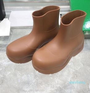 Ontwerper Korte laarzen Casual schoenen Candy Color Rain Boots 2021 PVC Naked Green Women Puddle waterdicht platform Rubber Loafers Femal3568639