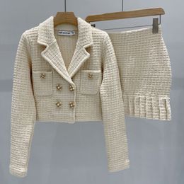 Designer korte rokset herfst/winter Franse polokraag lange mouwen zoete diamanten knop gebreid vest jas plus rok