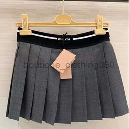 Faldas cortas de diseñador Chicas de verano para mujer Mini faldas maxi plisadas clásicas Falda delgada de una línea negra Vestido de cuero pequeño Estilos múltiples Talla S-L