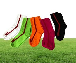 Designer korte sokken voor dames meisje 2021 Nieuwe mode P -letter Gedrukte gestreepte nylon schoenen kousen Midcalf lengte sokken streetwear3672573