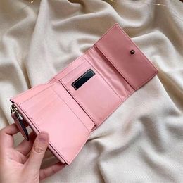 Portefeuilles de concepteur-courts sacs à main occasionnels gaufrage portefeuille en cuir de coeur avec boîte femmes de luxe portefeuilles roses porte-carte sac à main Bag305K
