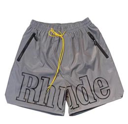 Shorts de créateurs Rhude Designers Mens Basketball Short Summer Fashion Pantalons de plage Hommes de haute qualité Street Wear Mens taille courte S-XL 1 SFIT
