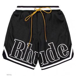 Shorts de grife Rhude masculino cápsula verão calças de praia material de malha respirável suor solto fitness basquete masculino curto preto shortsuyao