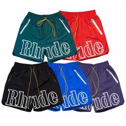 Pantalones cortos de diseñador Pantalones cortos de rhude Diseñadores de verano Moda Pantalones de playa Hombres Ropa de calle de alta calidad Rojo Azul Negro Pantalones morados para hombre sh324K