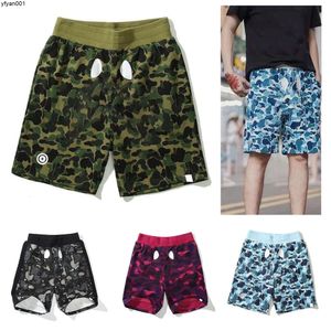 Pantalones cortos de diseño Patrón de tendencia de tiburón Entrenamiento Deportes sueltos transpirables para hombre Pantalones de playa al aire libre de verano