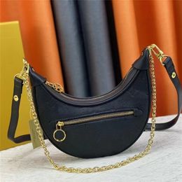 Designer Schoudertas Halve Maan Tas Vrouwen Hobo Tassen Metalen Ketting Embossing Echt Leer Baguette Onderarm Handtas Crossbody Tassen