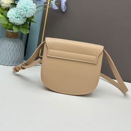 Sac à bandoulière design mini sac de selle pour femme haut de gamme véritable portefeuille à rabat en peau de vache de luxe mode lettre haut débit sous sac à bandoulière de haute qualité pour les femmes