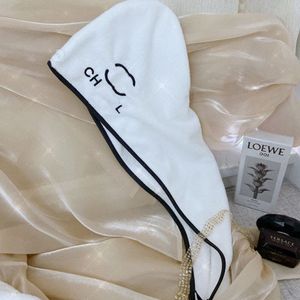 Bonnets de douche de styliste, couleur blanche, lettres noires, marque de serviette de luxe, jupe de bain, chapeau de nuit pour quatre saisons