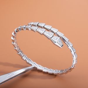 Designer Sier Torque Bangle Bamboo Bone Bracelets pour femmes Bracelet diamant complet réglable en serpentin 3 couleurs de fête occasionnelle bijoux de fête de fête