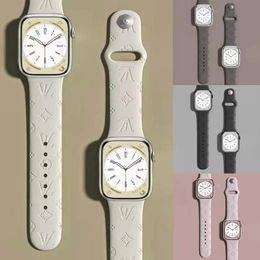 Designer Silicone Apple Watch Band 38 40 41 42 44 45 49 mm L Flower horloges Strap polsband voor IWatch 9 8 7 6 5 SE 10 Luxe mode -horlogebanden