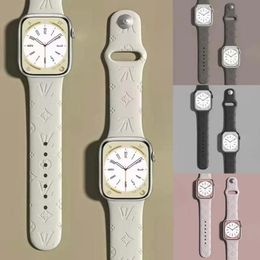 Designer Silicone Apple Watch Band 38 40 41 42 44 45 49 mm L Flower Watch Riem Sport Polsband voor IWatch Series 9 8 7 6 5 SE 10 Luxe mode -embossing Watchbands