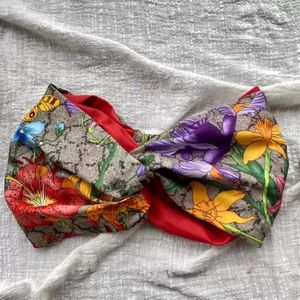 Diademas elásticas de seda de diseñador para mujeres 2022 Nueva llegada Chicas de lujo Flores florales Mariposa Bandas para el cabello Bufanda Accesorios para el cabello 234g