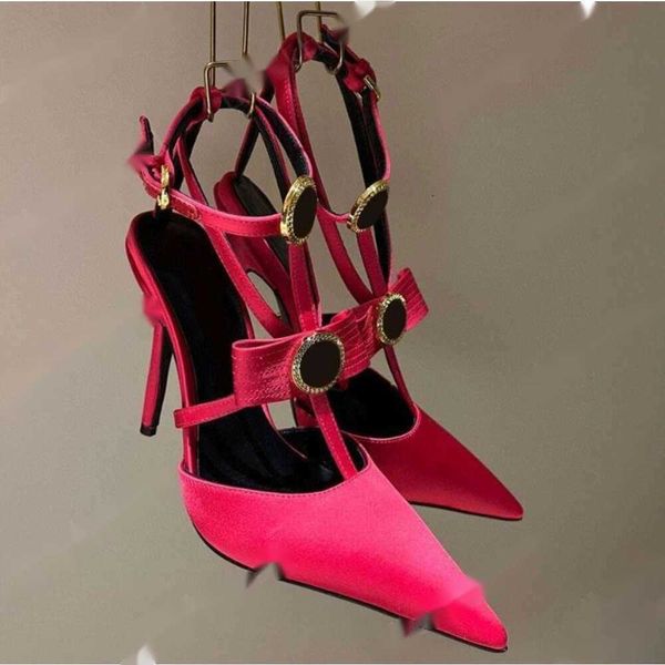 Diseñador de satén de seda puntiagudo Hebilla dorada Correa en el tobillo Sandalias de tacón alto Stilettos Zapatos de vestir de lujo Zapatos de fiesta Rosa rosa