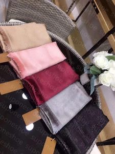 Écharpe en soie de créateurs pour hommes écharpe de luxe pour femmes quatre saison de châle de mode écharpes taille 180x70cm 6 couleur de haute qualité facultative