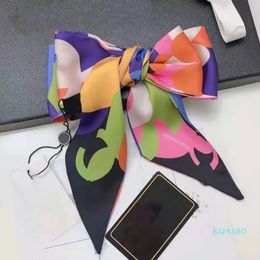 pañuelos de seda de diseño Seda pura contraste fresco de primavera y verano pequeños pañuelos de seda Banda para el cabello de moda Bolso de moda de ocio Bufandas decorativas