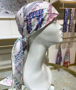 Designer Silk Square sjaals klassieke vierkante geruite sjaals romantische paren haarband delicate mode lente en zomer accessoires cadeau partij sjaal vrouwen 90x90 cm