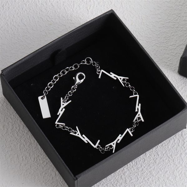 Designer Silver Charm Bracelet Femmes Mode Luxurys Marques Bracelets Haute Qualité Alliage Or Argent Lettres Bracelets Bijoux