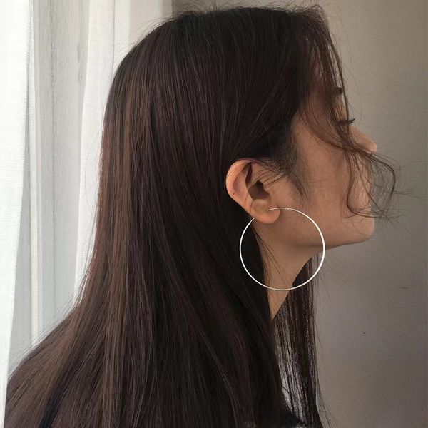 Diseñador Círculos de plata Pendientes de círculos grandes Estilo femenino Exageración europea y americana Moda coreana Sencillez Personalidad Versátil Gente de moda