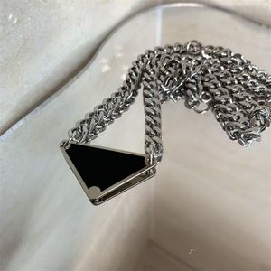 Designer Silver Color Collier Femme Triangle Lettres Love Love Trendy Punk Men ENAMEL STREET STREE