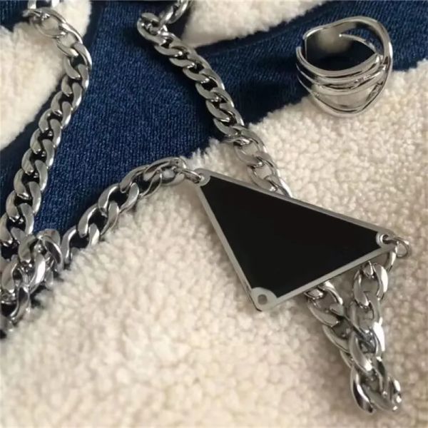 Designer Argent Couleur Collier Hommes Femmes Triangle Lettres Amour Chaîne De Tennis De Luxe À La Mode Pour Hommes Femmes En Acier Inoxydable Solitaire Pendentifs