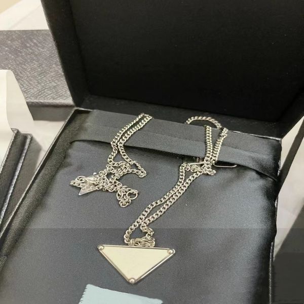 Collier pour hommes de couleur argent de créateur PPDDAS femmes triangle lettres amour tendance punk hommes émail cool rue femmes pendentifs colliers dames chaînes bijoux de luxe