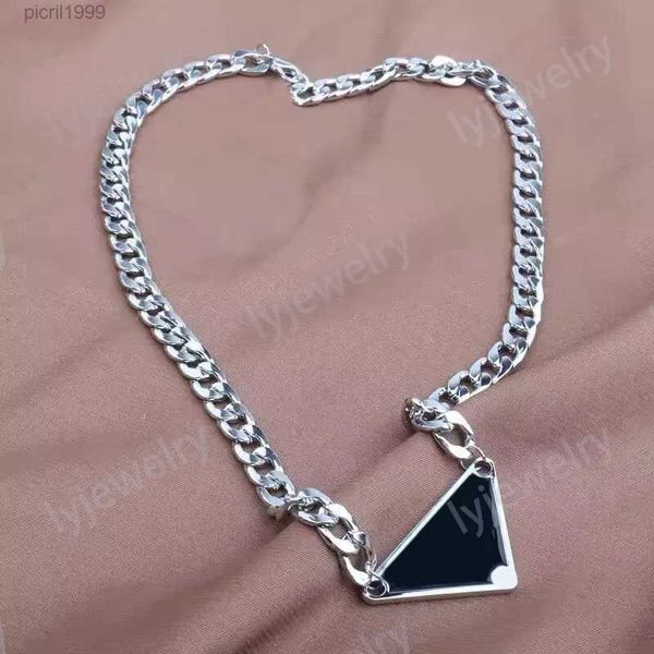 Designer Silver Couleur Mens Collier Femmes Triangle Lettres Amour Trendy Punk Hommes Émail Cool Street Femmes Pendentifs Colliers Dames Chaînes Bijoux De Luxe F23