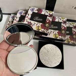 Diseñador Plata Pequeño Espejo Logotipo Clásico Patrón Escultura Espejo Plegable Mujer Rosa Púrpura Espejo de Maquillaje Portátil Herramienta de Maquillaje de Viaje