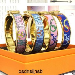 Diseñador Fashion Single Bangle Acero inoxidable Abierto para mujeres Geométricos Colorido Enamelo pintado S Joyería de boda Pulsera de lujo 6yws