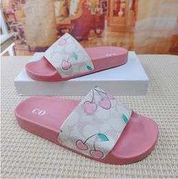 Designer Slide Slippers Femmes Geranium Men de sandale Sandale Fashion Fashion Sandales Fashion Sandales et Slippers Womens Flats Slippers Designer Sandales 01