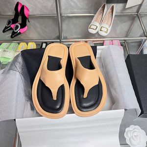 Designer Slides Chaneles Hakken Sandalen Mode Clip Teen Visgraat Slippers Brood Cool Ondiepe Mond Eenvoudige Comfortabele Vrouwen MBQ9