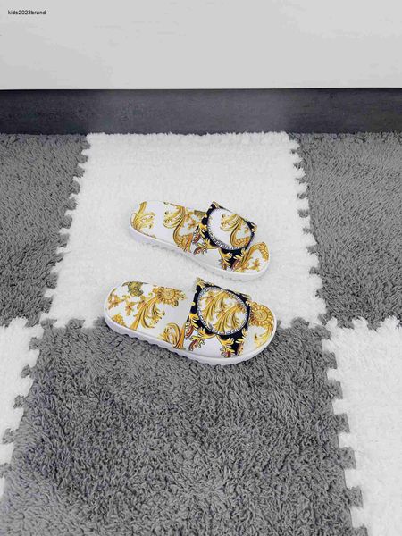 Designer Slides Fashion Kids Sandals Gold Flower Imprimé bébé pantoufles Taille 26-35 Summer Child Chores Boîte Emballage Juin25