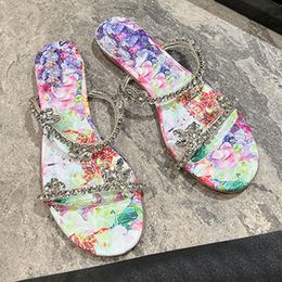 Designer glissa les pantoufles plates Femmes Crystal Mule Mule Luxury Sandales à imprimé floral Sandales Calfskin Slipper PVC STACTES MARCOLOLO