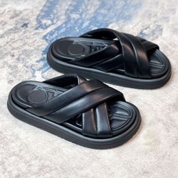 Designer glissades à hommes pantoufles en cuir chaussures noires mode sandales d'été plage taille 38-45 avec boîte 558