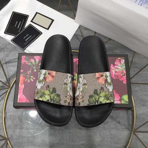 Diapositives de créateurs hommes femmes pantoufles sandale d'été toboggan de plage plat cerise fraise plate-forme dames sandales salle de bains maison chaussures tongs multi