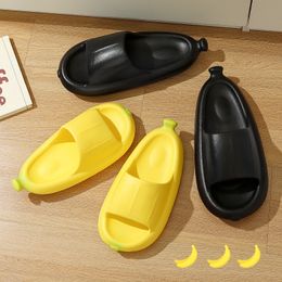 Livraison gratuite designer glissa les pantoufles de sandale chaussures de banane chaussures de fruits drôles pour hommes femmes gai sandales mules hommes pantoufles entraîneurs sandles taille 35-45