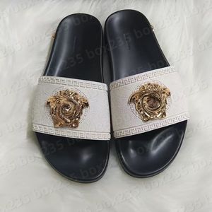 Designer Slides Chaussures pour femmes Sandales plates d'été 2024 Noir Or Blanc Flip Flop Classique Beauté Tête Boucles En Métal Pantoufles Hommes Chaussures De Luxe