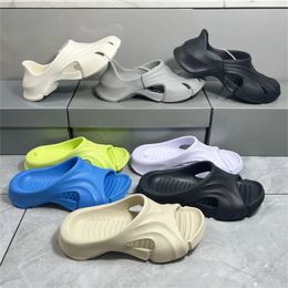 Designer slides slippers schuimwedstrijd esigner slipper mannen vrouwen sandalen drievoudige zwarte witte hars patroon heren damesglaasjes met doos