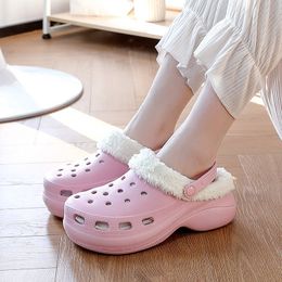 Diapositives de concepteur Pantoufles Pantoufles de plate-forme Souple Toison en hiver Femmes Triple Blanc Noir Kaki Rose Hole Chaussures Antidérapantes Baskets d'extérieur Taille 35-40