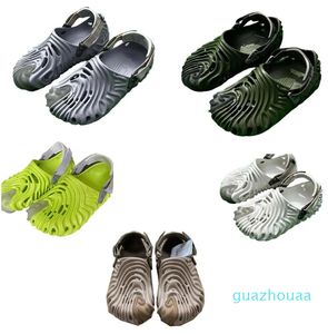 Designer Diapositives Pantoufles Sandales Caoutchouc Marron Blanc Gris Vert Plat Été Plage Ceinture Voir À Travers Wading Chaussures