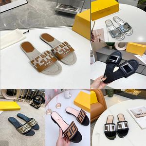 Diseñador Diapositivas Zapatillas Mujer Negro Withe Banded Flats Sandalias diarias Cuero Adornado Baguette Patrón Señoras Sexy carta al aire libre Chanclas de playa