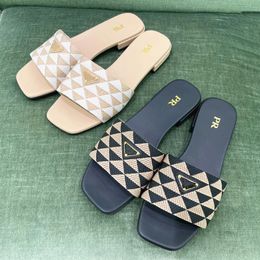 Dhgate Designer glisse Femmes Broidered tissu pantoufles de glissière métallique sandales de luxe Triangle de sandale talons grossiers