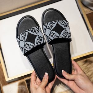 Designer Slides Mulher REVIVAL Sandálias Planas Mule Chinelos de Verão Para Mulheres Calçados de Praia Chinelos para Senhoras Sandálias de Praia Festa Casamento Chinelos Moda Deslizamento Plano