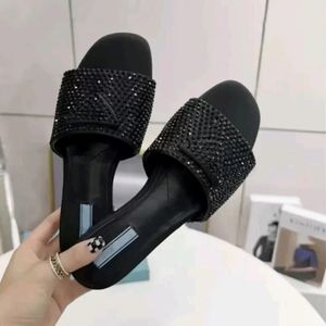 Diapositivas de diseñador Mujeres Zapatillas de diapositivas de lujo Sandalias Chanclas de diamante Zapatilla Verano Damas Playa Sexy Tacones gruesos Clásico Prad Triángulo Sandalia Zapatos de tacón bajo