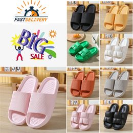 Livraison gratuite Designer Slides Pantoufles de vacances pour femmes Pantoufles plates classiques Sandales décontractées Sandales antidérapantes de plage pour femmes de mode d'été