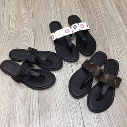 Designer Diapositivas para mujeres Tanga de sándalo Flip Fashion Slipper Letters Patrón Rayas de goma Hebilla Old Flower Summer Beach Zapatos casuales 5.7 01