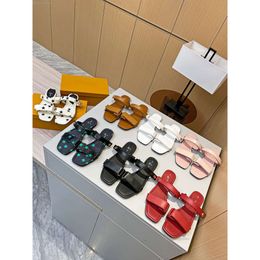 Designer glisses femmes pantoufles l marque v sandal sandals sandaux plage louiseités viités glisser plate-forme plate dames sandal salle de bain chaussures de maison tongs rayés