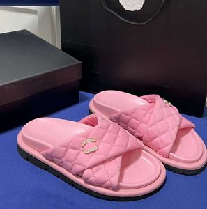 Designer glissa les pantoufles de vacances pour femmes classiques sandales décontractées à plat fashion de mode de mode anti-slip2024