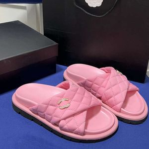 Designer glissa les pantoufles de vacances pour femmes classiques sandales décontractées plats de la mode d'été anti-glissement toutes sortes de mode2024