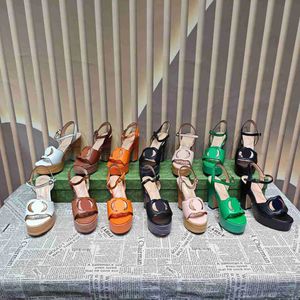 Designer Sling Sandals Nouvelle semelle décontractée pour les chaussures imprimées d'été polyvalentes Femmes en cuir en cuir haute plate-forme de talon épais avec taille de boîte 35-39